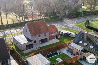 U kunt een BOD uitbrengen op deze woning, rekening houdend met de AANVANGSPRIJS van € 429.000,00 , elk hoger BOD wordt voorgelegd aan de eigenaars...