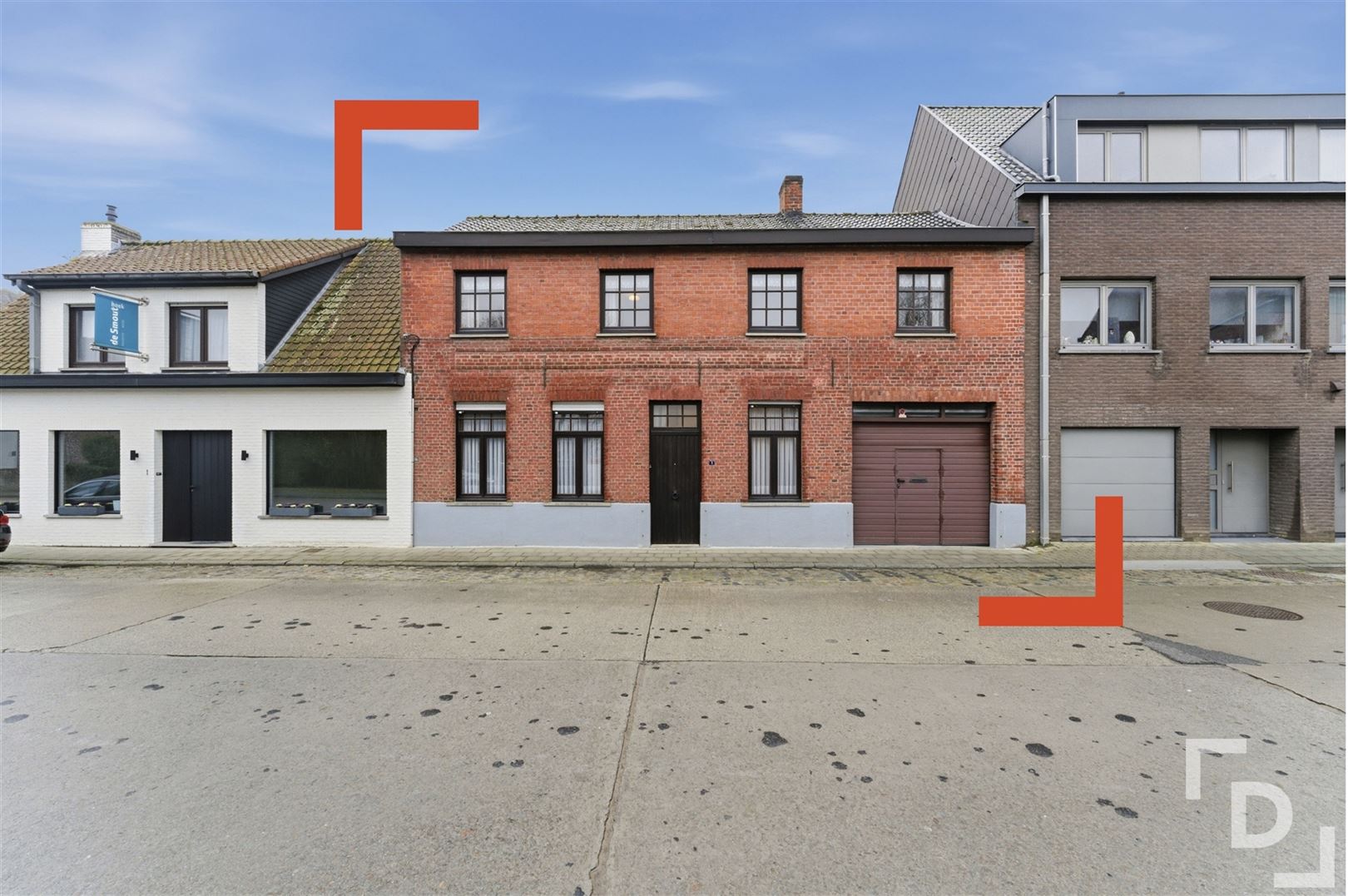 Te renoveren woning met inpandige garage in centrum Watou - foto 2