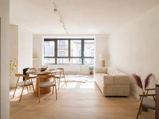 <strong>Centrum Gent – Luxueus en lichtrijk 2-slaapkamerappartement met EPC A-score</strong><br /><br />Dit <strong>volledig gerenoveerde</strong> appartement van <strong>ca. 100 m² </strong>bevindt zich op de <strong>tweede verdieping</strong> van een <strong>kleinschalige residentie </strong>in het hart van Gent, <strong>tussen de Vlaanderenstraat en de Kuiperskaai</strong>. Dankzij deze centrale ligging geniet u van een <strong>uitstekende bereikbaarheid</strong> nabij Gent Zuid, de Kouter en het historische stadscentrum.<br /><br />Het appartement maakt deel uit van een <strong>kwalitatief renovatieproject</strong> met slechts vijf entiteiten. De beperkte schaal van het gebouw zorgt voor extra privacy, een <strong>eenvoudig beheer en lage gemeenschappelijke kosten.</strong><br /><br />De <strong>renovatie werd in 2026 uitgevoerd </strong>met oog voor energie-efficiëntie, onder meer dankzij <strong>privatieve zonnepanelen</strong>, en hoogwaardige materialen zoals parketvloeren, stalen binnendeuren en blokdeuren. Het resultaat is een instapklaar appartement met een tijdloze afwerking, een <strong>EPC A-score van 35 kWh/m² </strong><br /><br />Met <strong>ca. 100 m² bruikbare vloeroppervlakte</strong> bied het appartement een aangename woonbeleving in het hart van de stad. De lichtrijke leefruimte, twee volwaardige slaapkamers en stijlvolle keuken en badkamer zorgen voor een praktisch ontwerp met oog voor esthetiek en comfort. <br /><br /><strong>Dankzij het EPC-label A, de privatieve zonnepanelen, de aanwezigheid van een lift en de lage gemeenschappelijke kosten vormt dit appartement een bijzonder energiezuinige en zorgeloze woonopportuniteit op een toplocatie in Gent.</strong><br /><em>(opmaak aandeel kosten opmeting en basisakte ten laste van de koper)</em>