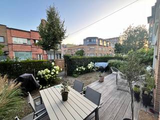 Karaktervolle halfopen bebouwing met terras/tuintje aan de voorzijde op een uitstekende ligging op wandelafstand van station Gent Sint-Pieters,...