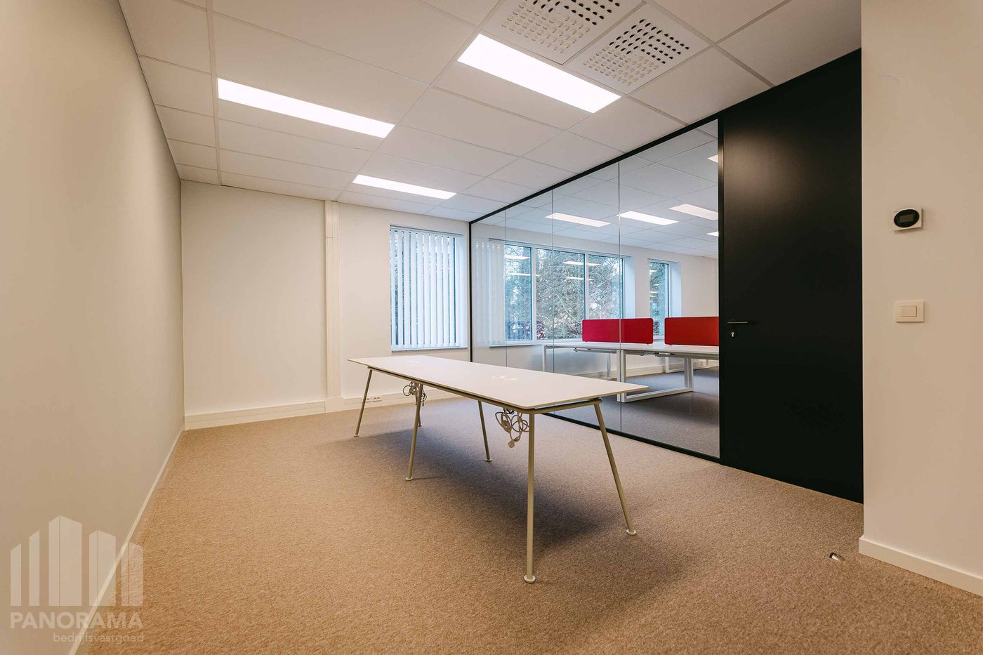 Bureaux entièrement rénovés de 194 m² à un emplacement stratégique à proximité du R0 - photo 4