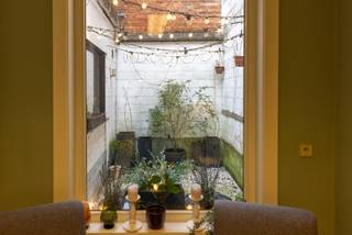 Deze goed onderhouden energiezuinige gesloten bebouwing bevindt zich op een uitstekende ligging in het centrum van Sint-Amands, op wandelafstand...