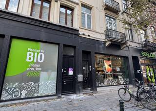 Strategische toplocatie tussen La Bascule en Ma Campagne, op een steenworp afstand van het Brugmannplein, met een winkeloppervlakte van ± 500 m²...