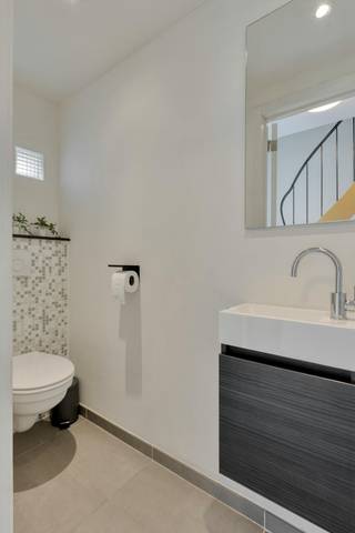 Welkom in deze prachtige halfopen bebouwing in het hart van Brecht, gelegen in een rustige, residentiële en kindvriendelijke woonwijk. Deze volledig gerenoveerde en perfect onderhouden woning is instapklaar en combineert comfort met een uitstekende ligging.<br /><br />Dankzij de centrale locatie bevinden winkels, scholen, openbaar vervoer, het station en de snelweg (E19) zich op korte afstand. Een ideale thuis voor gezinnen of koppels die op zoek zijn naar een instapklare woning op een toplocatie.<br /><br />Indeling van de woning:<br />Gelijkvloers<br />• Inkomhal met gastentoilet <br />• Lichtrijke leefruimte met grote raampartijen <br />• Open keuken aansluitend aan de leefruimte <br />• Grote en praktische berging opgedeeld in 3 afzonderlijke ruimtes <br />• Praktische zij-ingang met toegang tot de tuin <br /><br />Eerste verdieping<br />• 3 volwaardige slaapkamers <br />• Badkamer <br /><br />Zolderverdieping<br />• Volledig afgewerkte en praktisch ingedeeld<br /><br />Troeven:<br />• Onderhoudsvriendelijke tuin met ZO-oriëntatie en tuinhuis<br />• Energiezuinige woning met EPC A <br />• Ventilatiesysteem D <br />• Geen asbest <br />• Elektriciteit conform <br />• Screens en airconditioning <br />• Alarmsysteem <br /><br />Deze verzorgde woning biedt een ideale combinatie van gezellig wonen, praktische indeling en een uitstekende bereikbaarheid. Een unieke kans voor wie op zoek is naar een instapklare woning in een aangename omgeving.<br /><br />De woning zal beschikbaar zijn april/mei 2027.<br /><br />Afspraak via Dewaele.com!<br /><br />De algemene voorwaarden van Dewaele DIY kunt u steeds raadplegen via dewaele.com.<br /><br />Bestuursmaatregelen in het maatregelenregister: in aanvraag