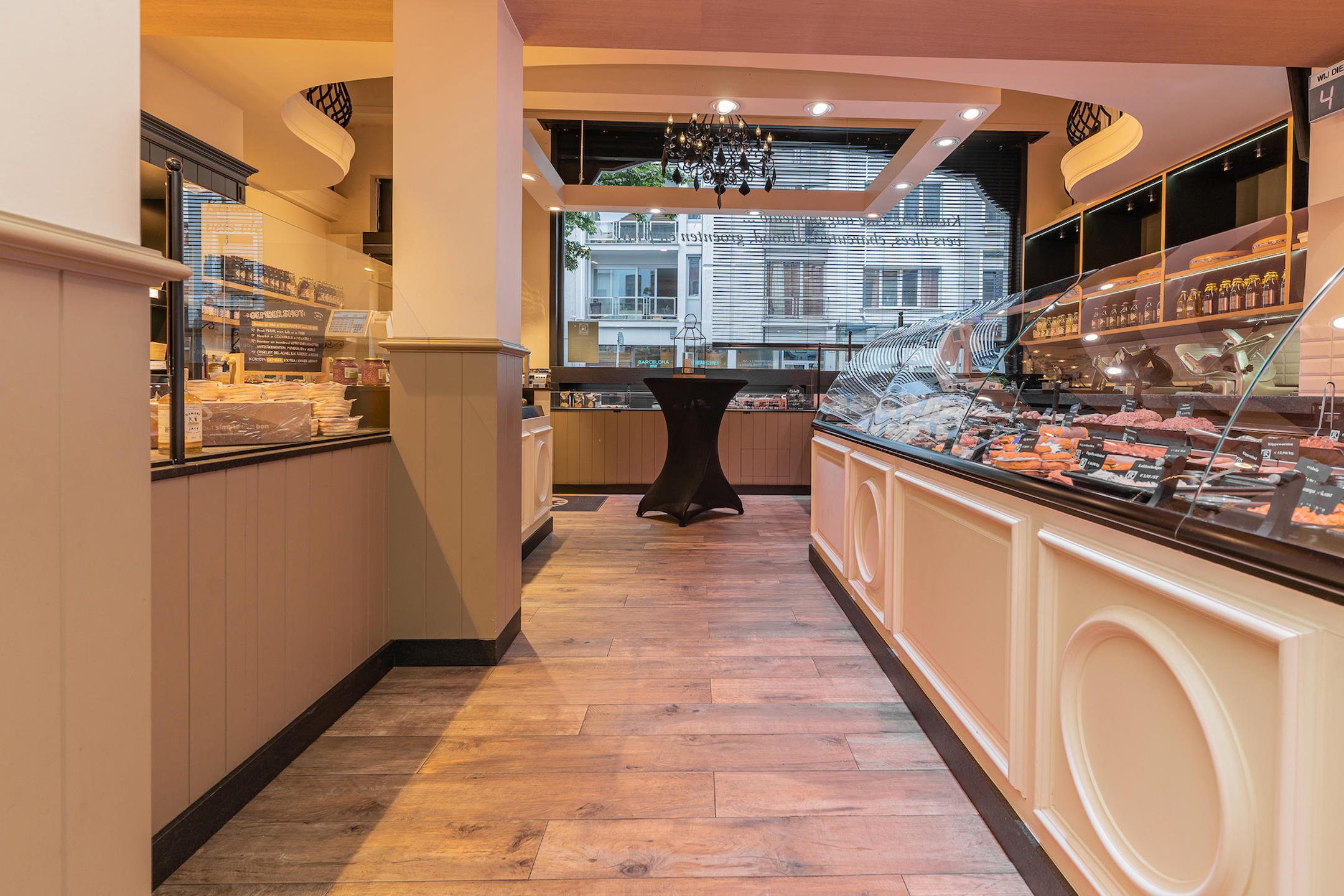 ANTWERPEN - Gunstig gelegen handelszaak aan hernieuwd plein - foto 3