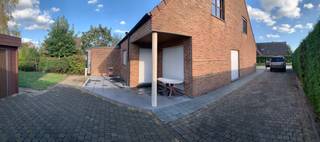 Halfopen, 3 slaapkamers, garage, plaats voor 4 auto’s, tuin 560 m2<br />EPC C (géén werken uit te voeren)<br />Wegens overlijden.