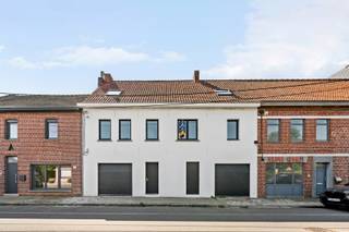 - Ideale ligging in Dadizele-centrum: Beselarestraat 59A<br />- Volledig instapklare woning<br />- Ruime inkomhal<br />- Lichtrijke leefruimte met open keuken<br />- Bureauruimte<br />- Zonnig terras en ruim dakterras, zuidgericht<br />- 4 volwaardige slaapkamers<br />- 2 badkamers en 3 toiletten<br />- Inpandige garage <br />- Richtprijs: € 379.000