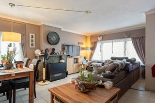 Kleinschalig appartementsgebouw (2 app) te koop nabij het centrum van Lier.Algemeen:- Kleinschalig appartementsgebouw- 2 op te frissen appartementen...