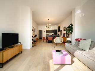 Gelegen in hartje Brussel, vlakbij het openbaar vervoer en winkels, op de tweede verdieping van een herenhuis, volledig gerenoveerd eind 2021,...