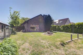 Deze totaal te renoveren laagbouwwoning is rustig gelegen in een groene omgeving, op wandelafstand van een lagere school. Ze beschikt over...