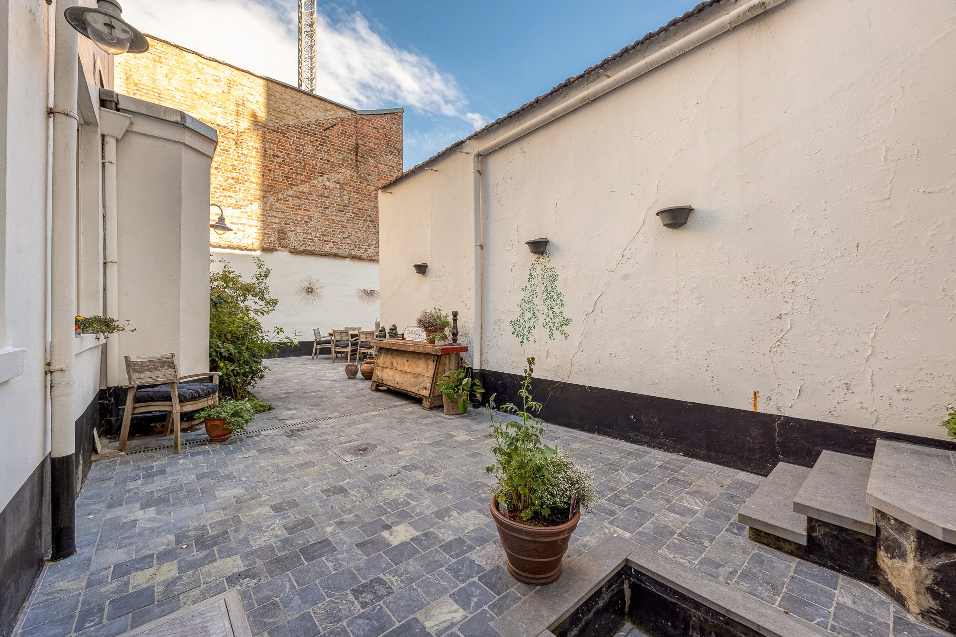 Exclusive Burger house in art nouveau style, by the sea. - photo 5