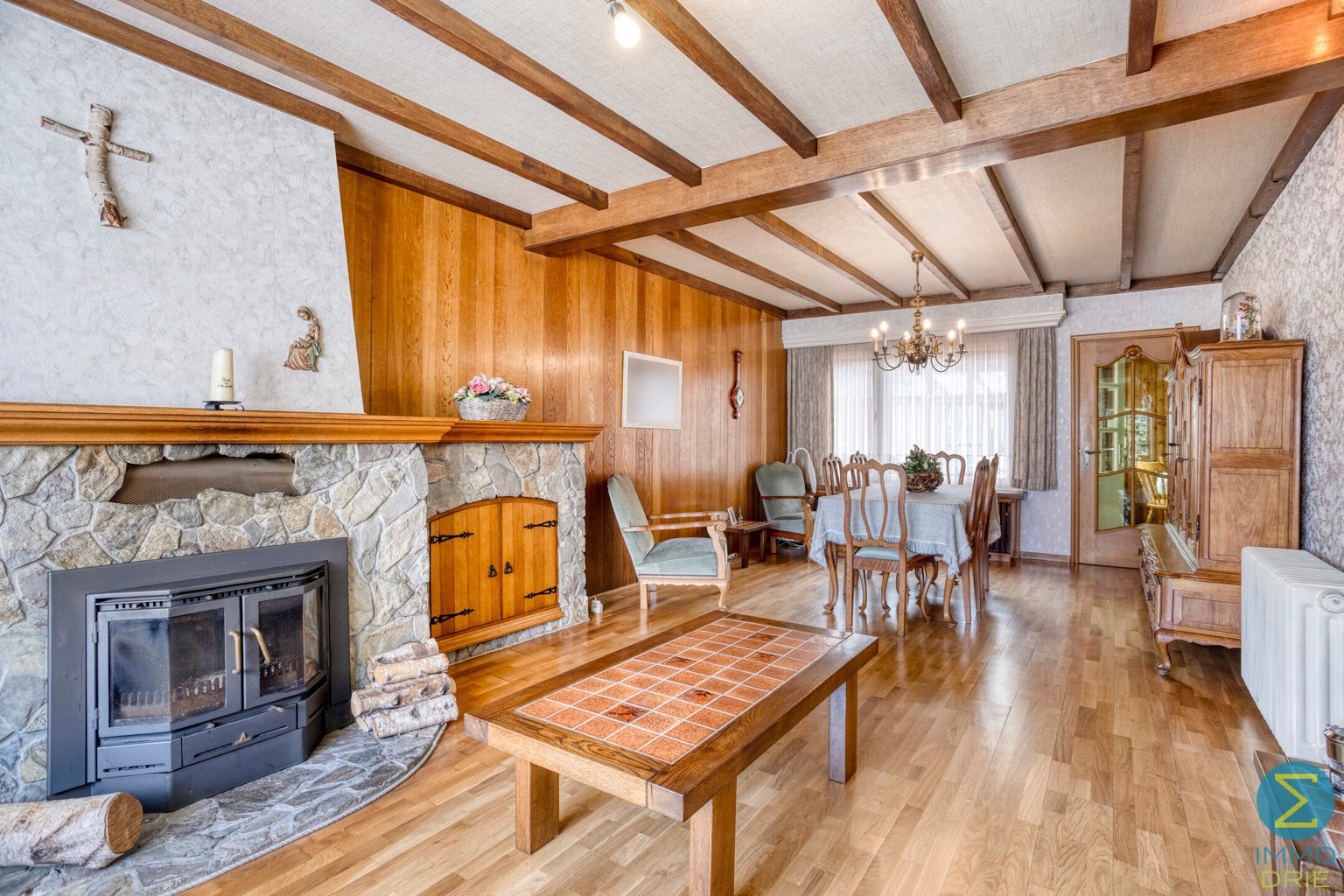 Charmante en ruim ingedeelde woning met vier slaapkamers  - foto 3