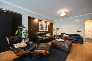 - bekijk www.koosi.be voor een volledige omschrijving van dit eigendom -De Generaal Lemanstraat is één van de mooie lanen van Berchem. Een centrale...