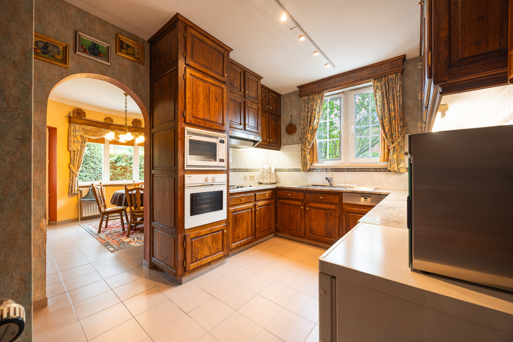 Statige villa met uitzonderlijk veel ruimte en potentieel - foto 5