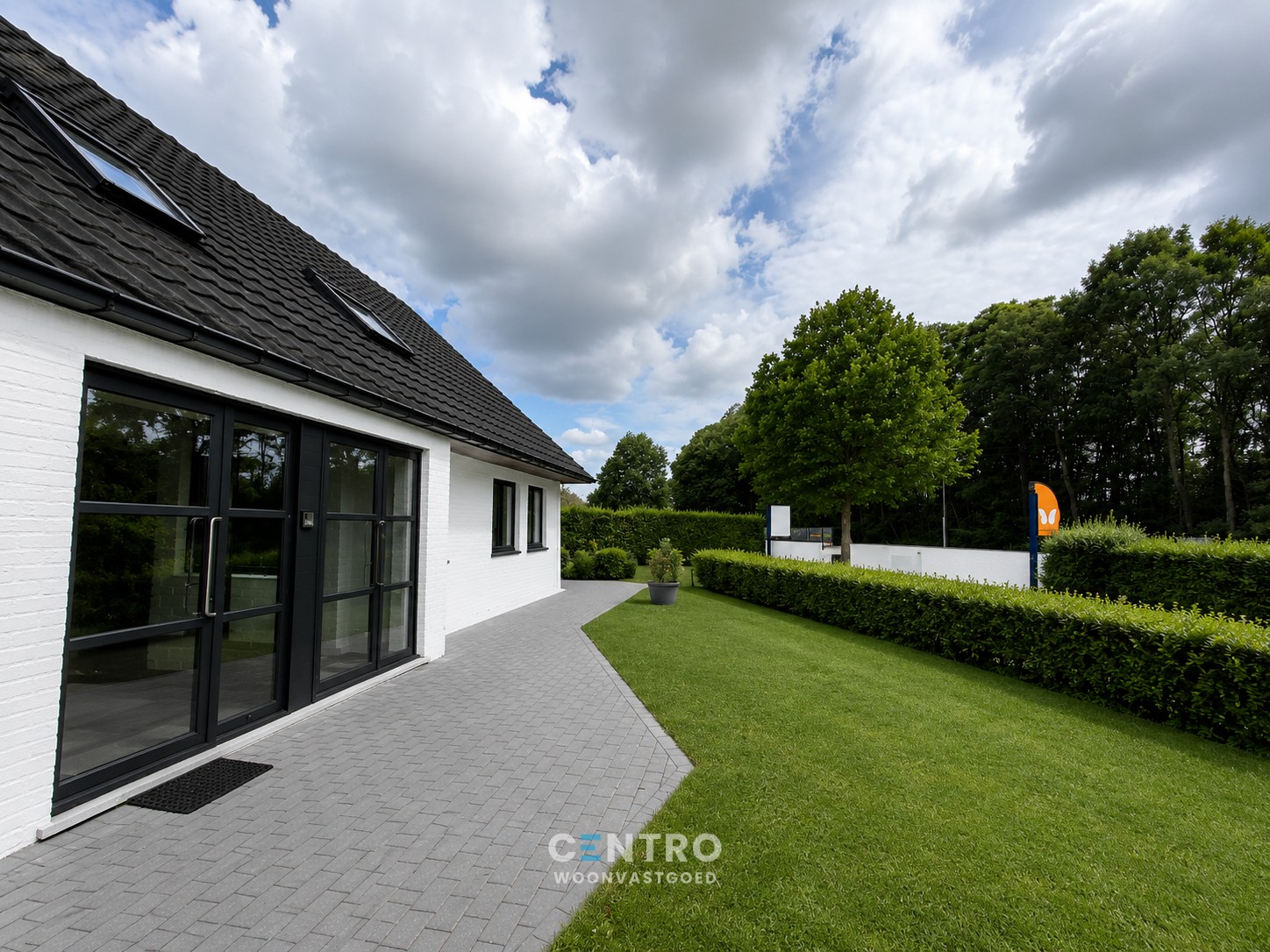 Vrijstaande VILLA (430m²) op een hoekperceel van ± 1.200 m² op invalsweg Roeselare (vlakbij de ring R32). Ook ideaal als KANGOEROEWONING. - photo 5