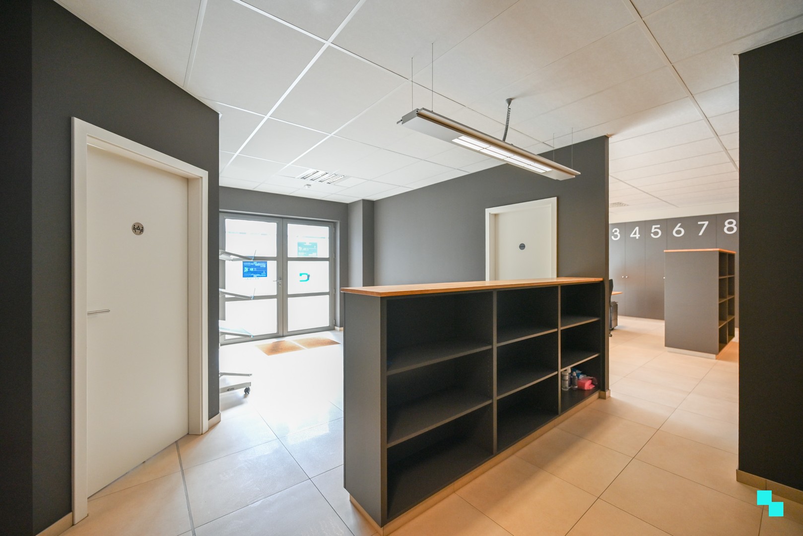 Uiterst commercieel en vlot bereikbaar handelspand (340 m²) te Izegem - foto 5