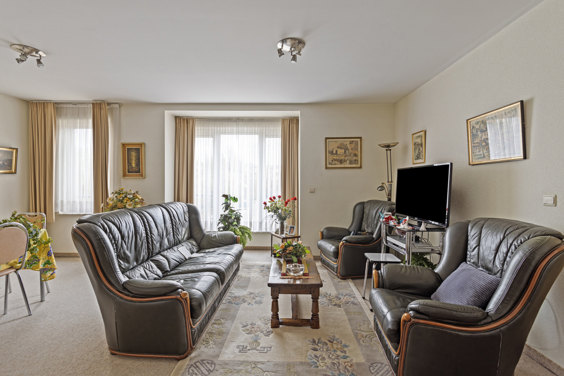 Apartment for sale in Schaerbeek with 1 bedroom - photo 2