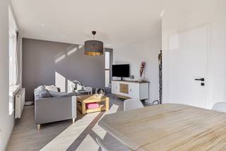 Ben je op zoek naar een instapklaar en energiezuinig appartement in het centrum van Dilsen? Dit duplex appartement op de eerste verdieping heeft...