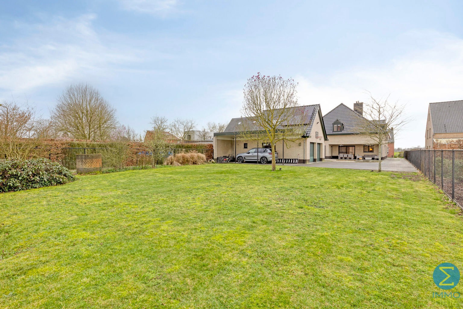 Zeer ruime villa met bijgebouw op een perceel van 1.608m² - foto 1