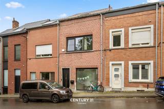 <p><strong>Modern en lichrijk wonen te Leuven - Gunstig EPC label B</strong></p><p>In de Wijnpersstraat te Leuven bieden wij een uiterst moderne en lichtrijke woning aan. Het betreft een bemeubelde stadswoning en dit met een beschikbaarheid van 1 oktober 2026 tot september 2027. De woning zelf omvat een ruime leefruimte met open keuken. Verder is er een wasruimte en zijn er 2 toiletten (verdieping 0 en 1). De badkamer is bestaande uit zowel een douche als bad wat zorgt voor het nodige comfort. Er zijn twee slaapkamers alsook een kelderverdieping met voldoende opbergruimte. Genieten van de tuin zal hier niet ontbreken en voor wie groene vingers heeft zal zich zeker weten te amuseren in de serre. Parkeren kan gewoonweg voor de deur op straat en fietsen plaatsen doe je in de inpandige fietsenberging! Als dat niet geweldig is !! </p><p><span><strong>Meer informatie of een bezoekje ter plaatse? Met plezier! Contacteer onze Collega Robin: robin@connect-immo.be of verhuur@connect-immo.be </strong></span></p>