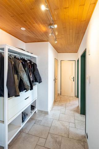 Ligging: Appartement op de 4° (en hoogste) verdieping van een gebouw met lift zijdelings gelegen aan de luchthaven van Deurne (ter hoogte van de...