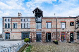 We Invest Liège et Julie ont le plaisir de vous présenter à la vente ce loft de 150m².Découvrez ce magnifique loft de style industriel, idéalement...