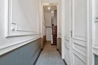 Deze eengezinswoning werd opgesplitst in 4 aparte units, elk met één slaapkamer en allemaal voorzien van een conformiteitsattest en geldig EPC.De...