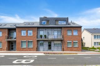 Located at Diepstraat 83 in Kuringen, this spacious penthouse enjoys an extremely convenient location. Thanks to the smooth connection to...