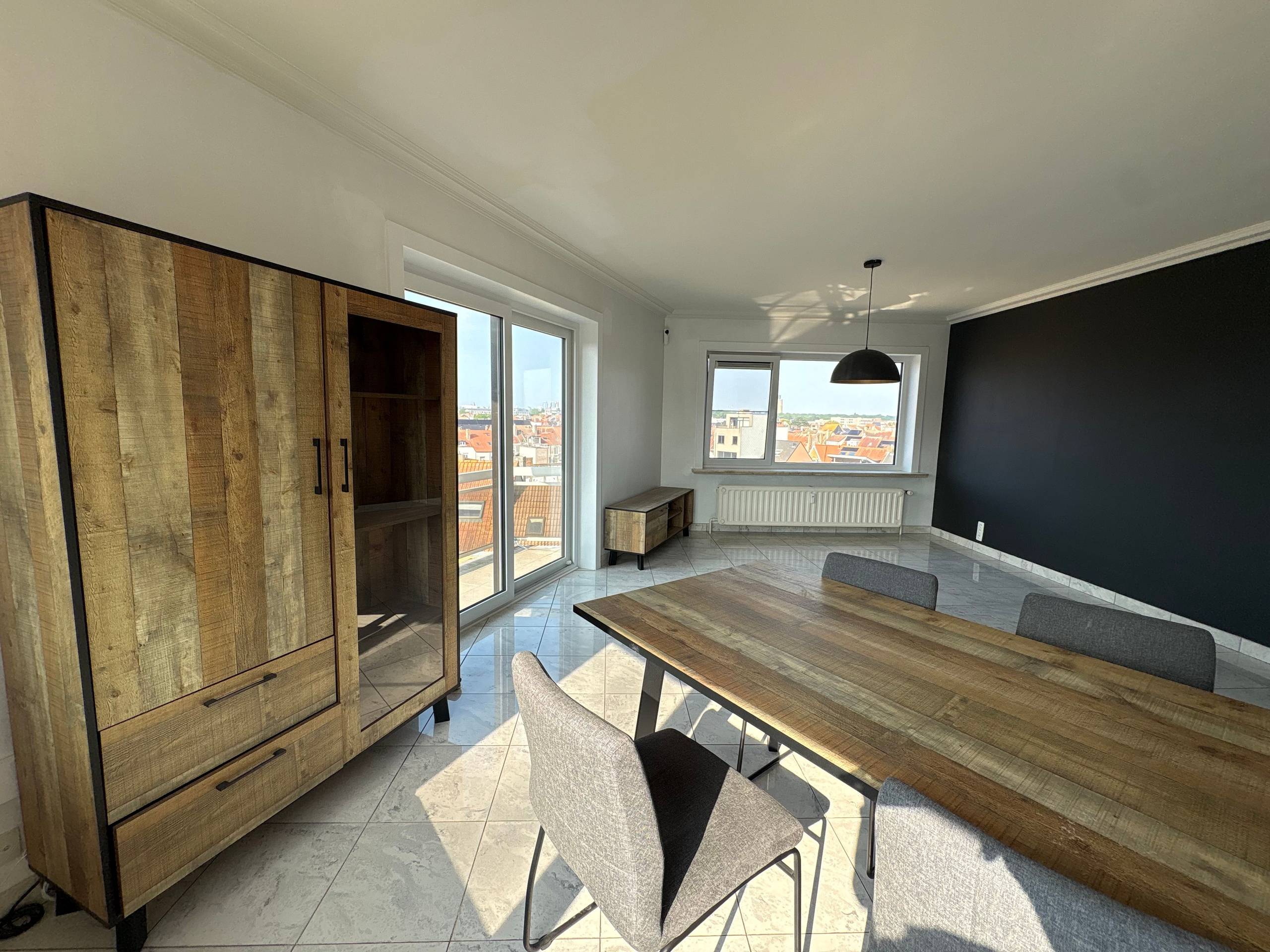 Lichtrijk appartement met 2 slaapkamers en zonnig terras te Oostende! - foto 5