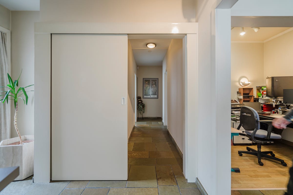 Gelijkvloerse villa met atelier/grote garage nabij het Preshoekbos - foto 5