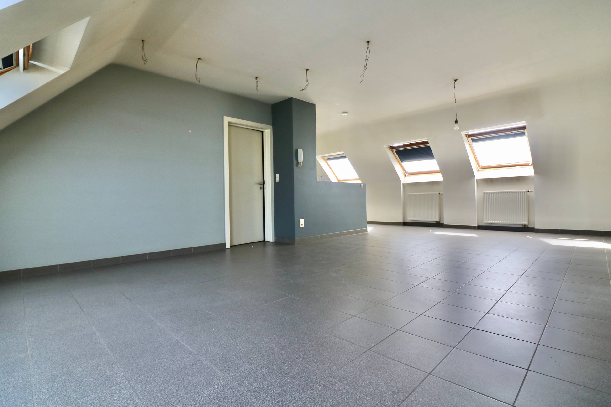 Centraal gelegen appartement met 2 slpk voor 875 EUR/mnd - foto 2