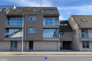 Ruim appartement op de 1° verdieping van 'Residentie Rumbeke Statie' met 2 slaapkamers en 2 terrassen!Indeling:Inkom met gastentoilet.Badkamer met...