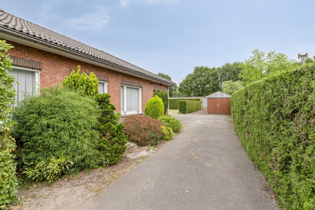 Landhuis op ca.1214m²  met aanpalend bouwland aan de tuin ! - foto 2