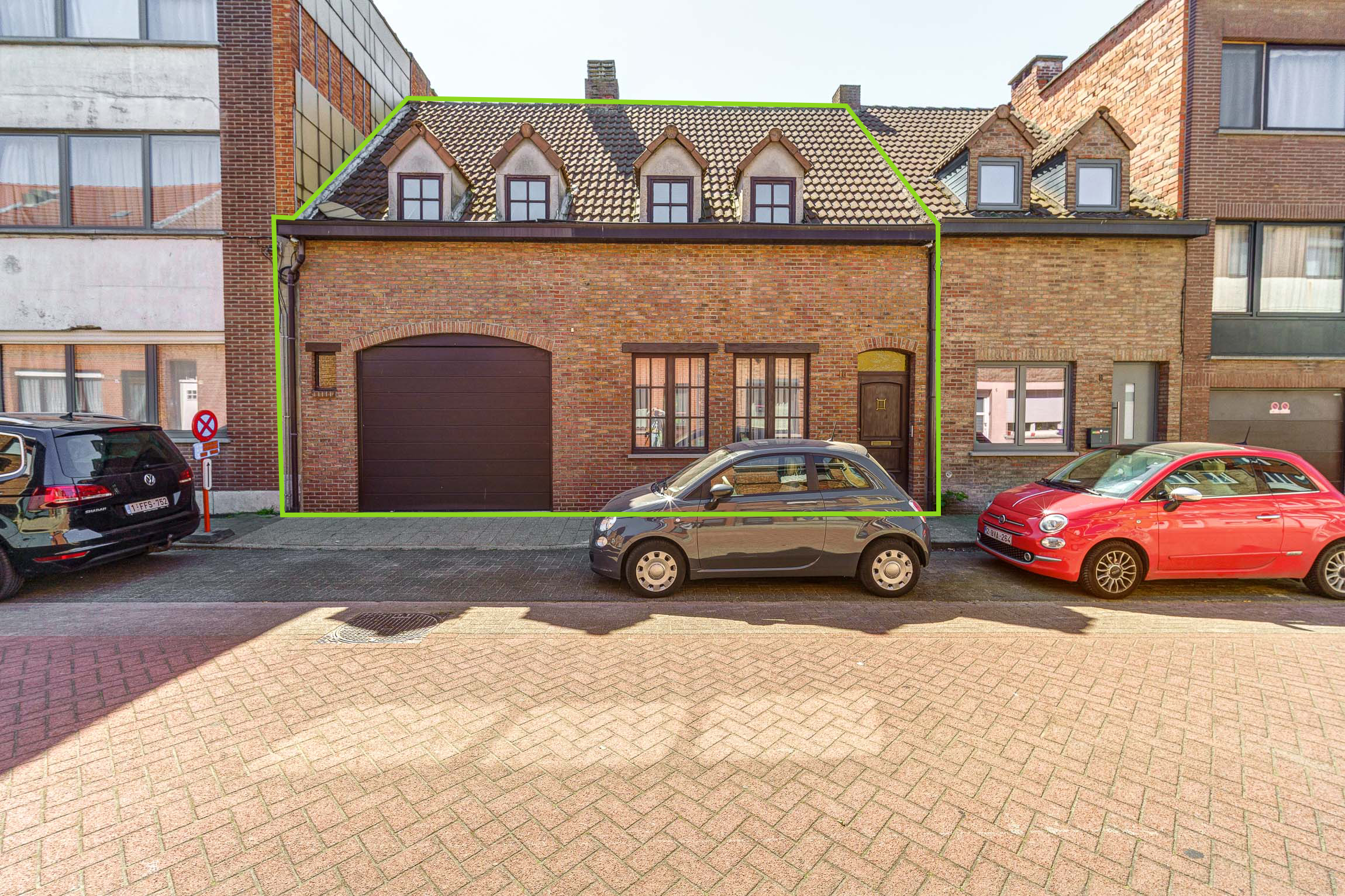 Zeer ruime woning met garage en vier slaapkamers in Hemiksem - foto 1