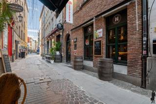 Woonhuis met café/restaurantDit woonhuis met café/restaurant is gelegen in de Wijngaardstraat, één van de gezelligste straten van Antwerpen. Een...