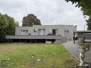 Op een uitstekende locatie langsheen de Mechelsesteenweg te Herent bevindt zich deze VILLA, momenteel ingericht als stijlvolle champagnebar, ...