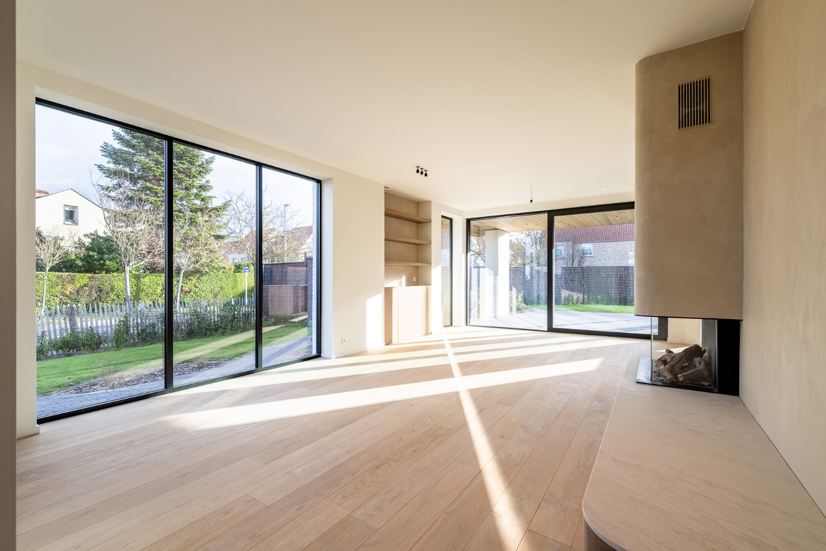 Nieuwbouwvilla gelegen op een ruim perceel te Knokke dichtbij het centrum. - photo 3