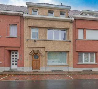 KIJKDAG ZATERDAG 06/12VAN 10U TOT 12U ( enkel op afspraak!)RONSE - Nabij het centrum van Ronse, treffen we deze compleet gerenoveerde woning. Alle...