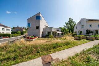 TERVUREN – Stijlvol en energiezuinig gelijkvloers appartement van ca. 107 m² (volgens EPC), nieuwbouw van 2021, gelegen in een...