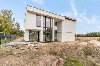 Exclusieve villa te koop in Olen – met binnenzwembad en autoliftIn een rustige doodlopende straat in Olen vind je deze unieke, casco-villa met...