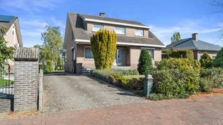 Te Koop: Charismatische jaren ’70-Villa in Rekem met Ruime Tuin en KarakterDeze charmante gezinswoning in het groene Rekem biedt volop mogelijkheden...