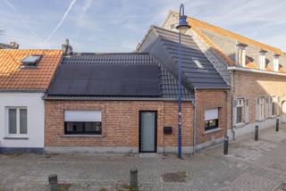 Moderne stadswoning met 2 slaapkamers op een toplocatie.Deze instapklare woning in het centrum van Kontich is recent volledig en energiezuinig...