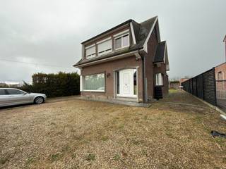 Deze charmante en ruime woning is gelegen in een rustige straat in Berlaar en biedt alle comfort voor wie op zoek is naar een aangename thuis.Bij het...