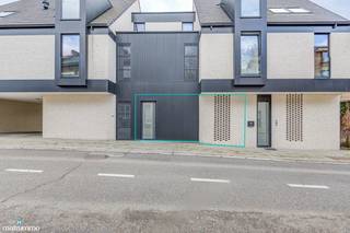 GELIJKSVLOERS APPARTEMENT MET ZUIDGERICHT TERRAS GELEGEN NABIJ HET CENTRUM VAN BILZENOp weg naar het bruisende centrum van Bilzen is dit lichtrijke...