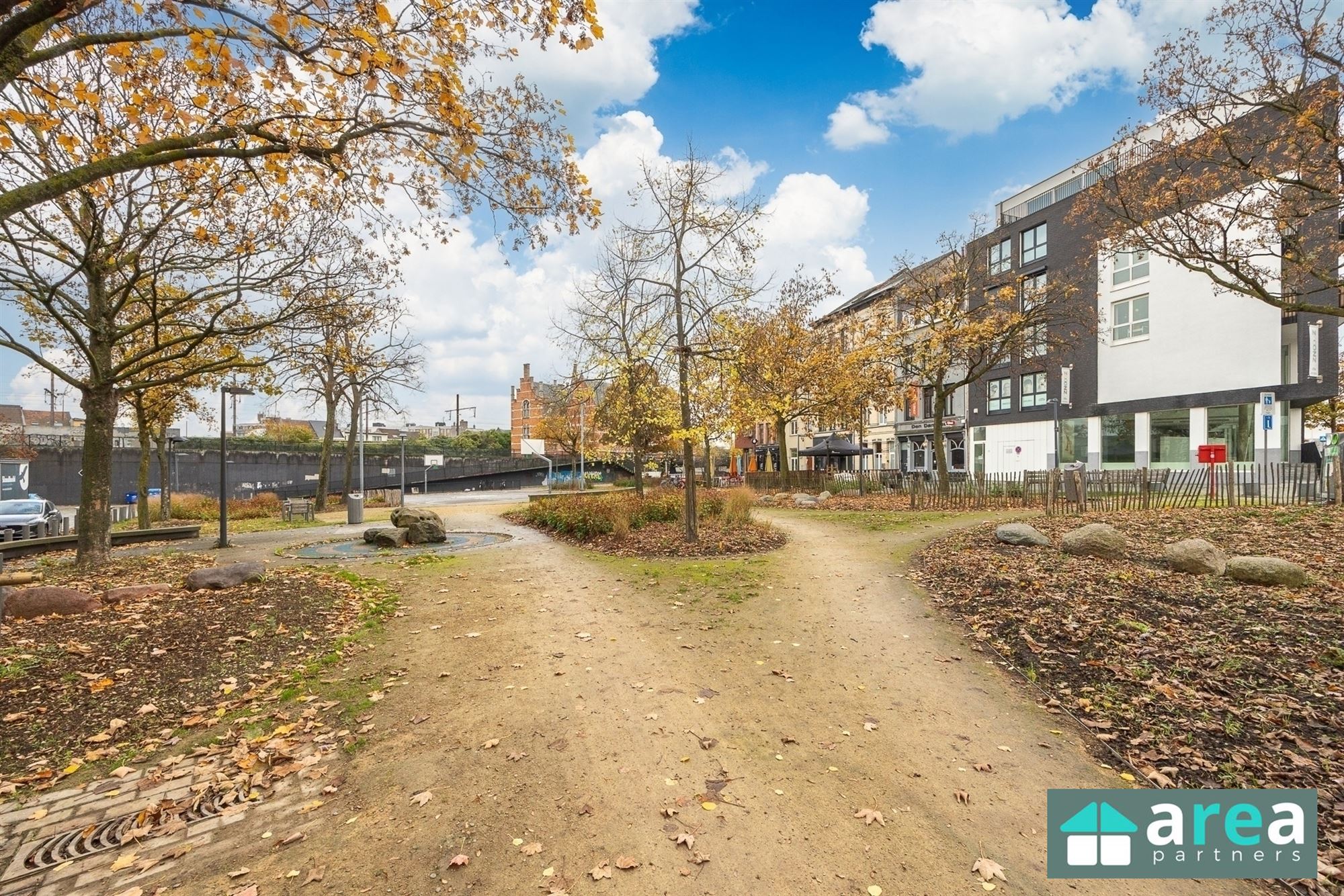 Woning onderverdeeld in 4 studio's met toprendement! - foto 2