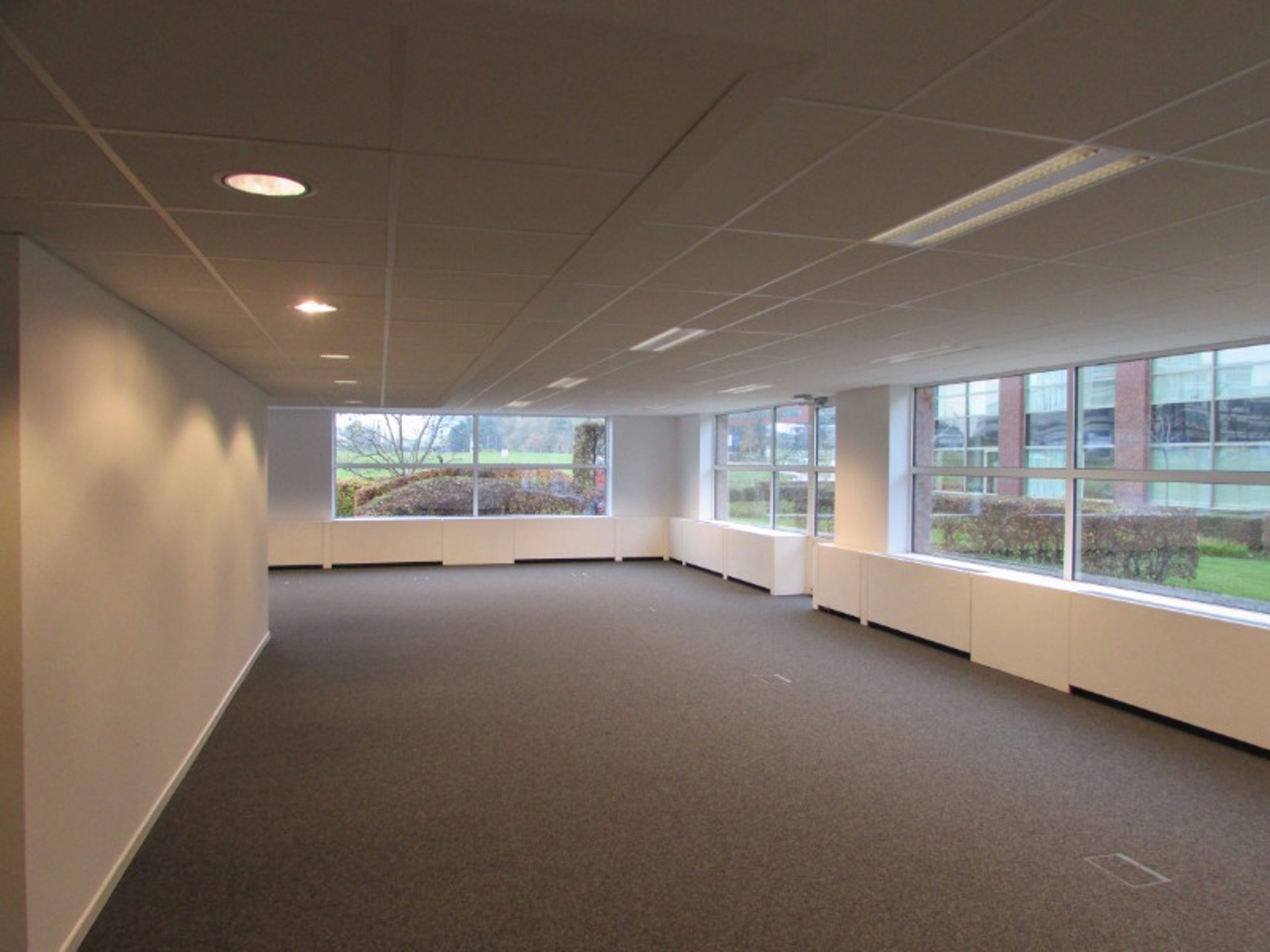 Commercial à louer à Diegem - photo 5