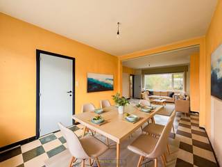 RUIME GEZINSWONING met DIEPE TUIN op GUNSTIGE LIGGING nabij het CENTRUM VAN OUDENAARDE. De woning beschikt over 2 VOLWAARDIGE BOUWLAGEN en UITBREIDINGSPOTENTIEEL OP ZOLDER. Dankzij haar goede bereikbaarheid, nabijheid van scholen, winkels, openbaar vervoer en recreatie aan De Donkvijver, vormt deze eigendom de IDEALE BASIS VOOR EEN GEZINSWONING die mee kan groeien OP MAAT VAN UW GEZIN. De woning beschikt over een EPC-label D, waardoor er GEEN RENOVATIEVERPLICHTING van toepassing is.<br />Op het gelijkvloers betreedt u de inkomhal met toegang tot de ruime woonkamer en de aanpalende te renoveren keuken. Verder bevinden zich op dit niveau een ruime inpandige garage en een afzonderlijk toilet. De 1ste verdieping biedt een nachthal met toegang tot 3 slaapkamers en een te renoveren badkamer. Via een trapluik bereikt u de geïsoleerde zolder, die ruimte biedt voor het creëren van 1 à 2 bijkomende slaapkamers.<br />Buitenshuis beschikt de woning over een ruime oprit met plaats voor meerdere wagens en een diepe, zonnige tuin, ideaal voor wie houdt van buitenruimte en privacy.<br /><br />Beschikbaar bij akte<br /><br />Adres: Kortrijkstraat 143, 9700 Oudenaarde<br /><br />EPC: 359 kWh/m², G-score A en P-score B, geen renovatieverplichting van toepassing