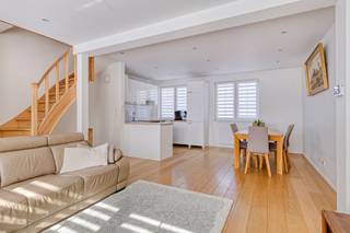 Deze instapklare gerenoveerde woning in Dilbeek is de ideale keuze voor wie op zoek is naar een comfortabele starterswoning met tuin, garage en...