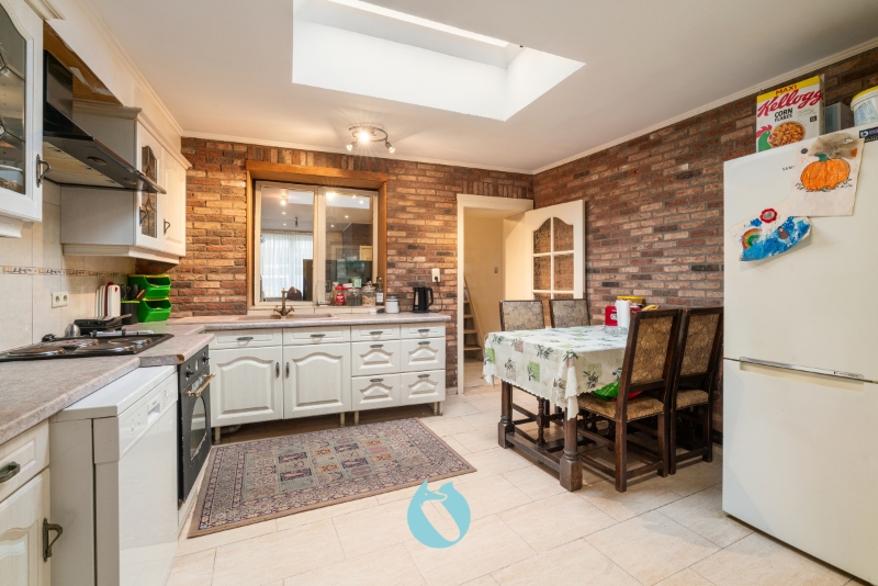 Woning met 4 à 5 slaapkamers en koer - foto 4