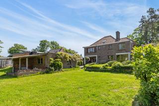 Située dans un quartier résidentiel paisible de la Petite Bruyere, cette charmante maison familiale se trouve sur un magnifique terrain de 1.996...
